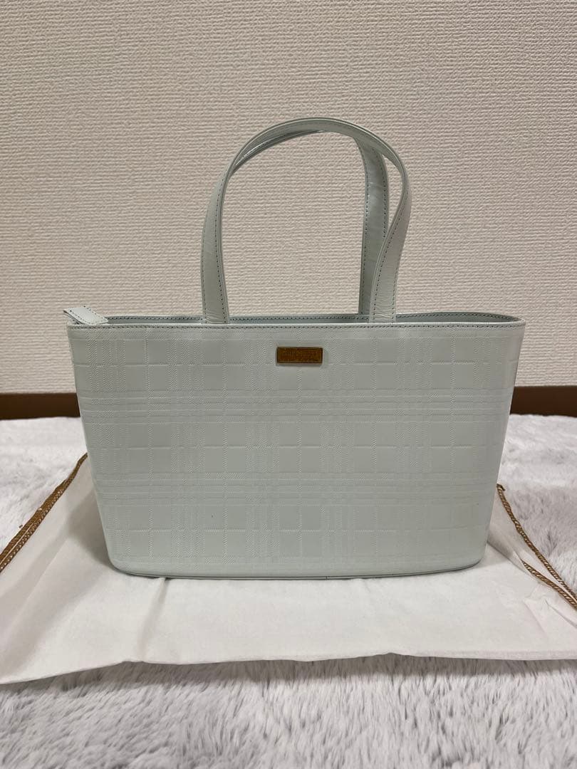 burberryライトグリーン エナメル ハンドバッグ