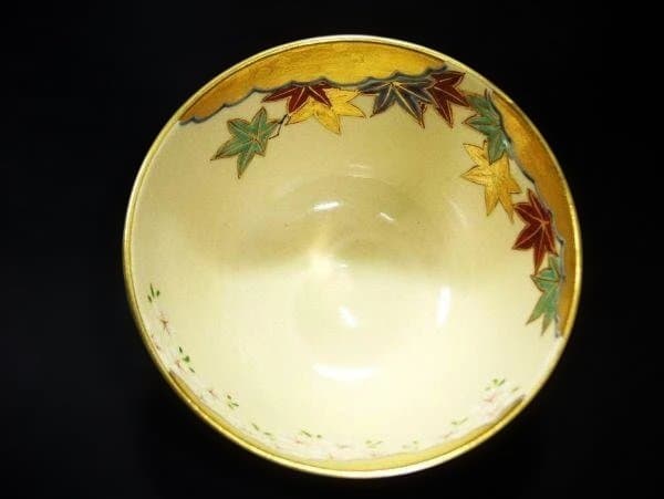 通次 阿山 色絵 雲錦 金襴手 金色と多色の紅葉模様 茶碗