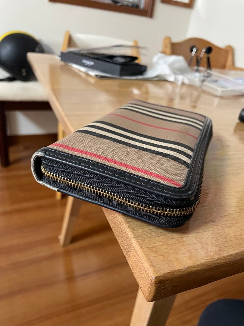 Burberry ストライプ柄 長財布